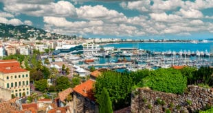 Boulevard de la Croisette Cannes shutterstock 137881361, Alpes-Maritimes