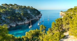 Calanque de Port Pin shutterstock 1420499792, glamping Provence