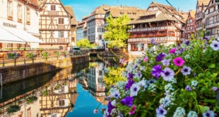 Strasbourg Elzas shutterstock 1447966127, kerstmarkt in Straatsburg