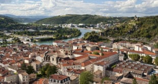 Vienne Isère shutterstock 118308307, Bezienswaardigheden Saône-et-Loire