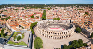 Arena Nimes shutterstock 1831255771, campings in de Gard