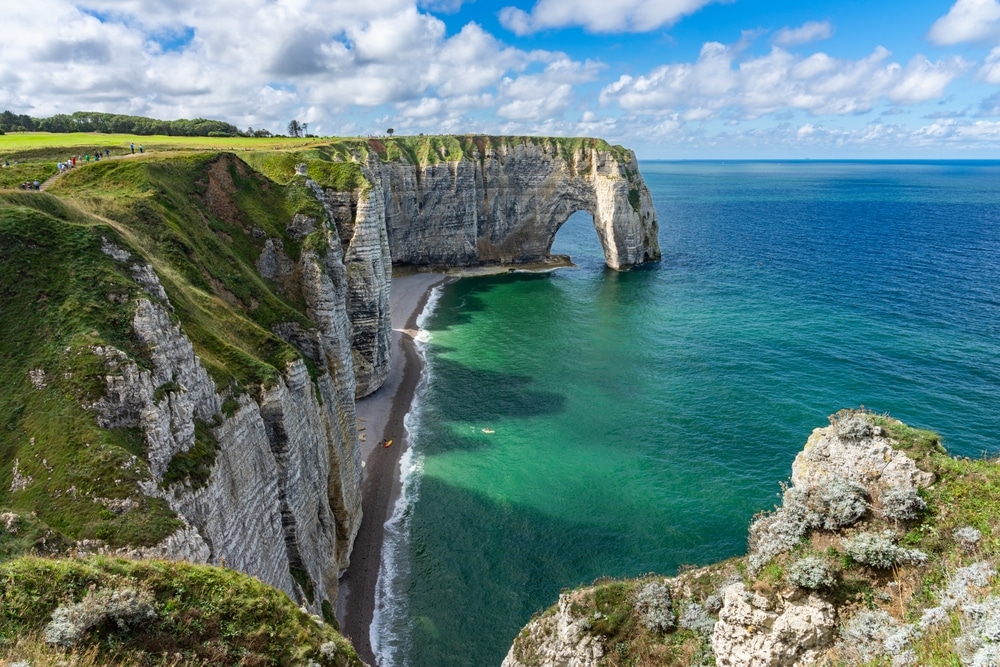 Falaise La Manneporte etretat krijtrotsen normandie shutterstock 2363966315, Étretat