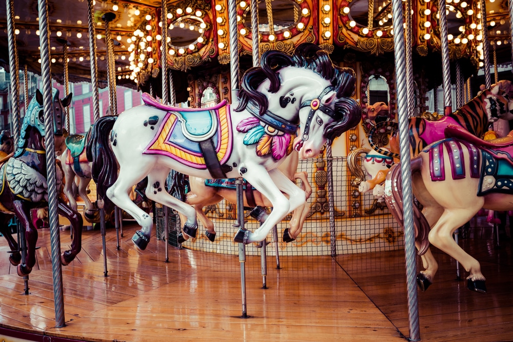 Oude Franse carrousel traditionele kermis shutterstock 236439028, frejus