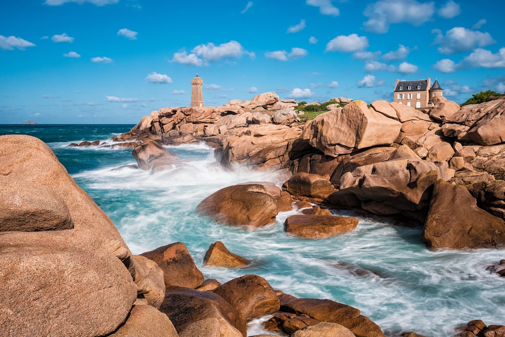 Ploumanach cote de granit rose bretagene shutterstock 230848291, roze granietkust