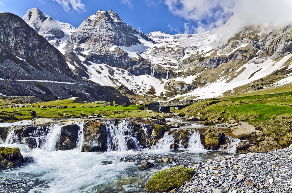 Deze afbeelding heeft een leeg alt-attribuut; de bestandsnaam is Cirque-de-Troumouse-Hautes-Pyrnes-shutterstock_332966036.jpg