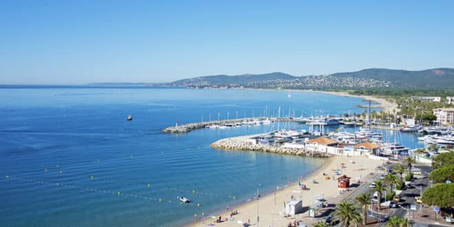 plage du frejus cote dazur zuid frankrijk shutterstock 672608017,