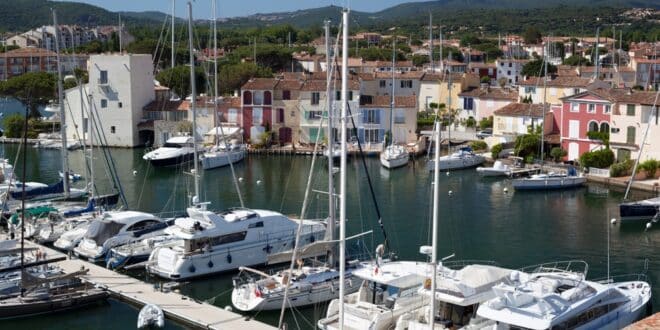 Port Grimaud haven Shutterstock 2447826431, Vakantiehuizen in Normandië aan zee