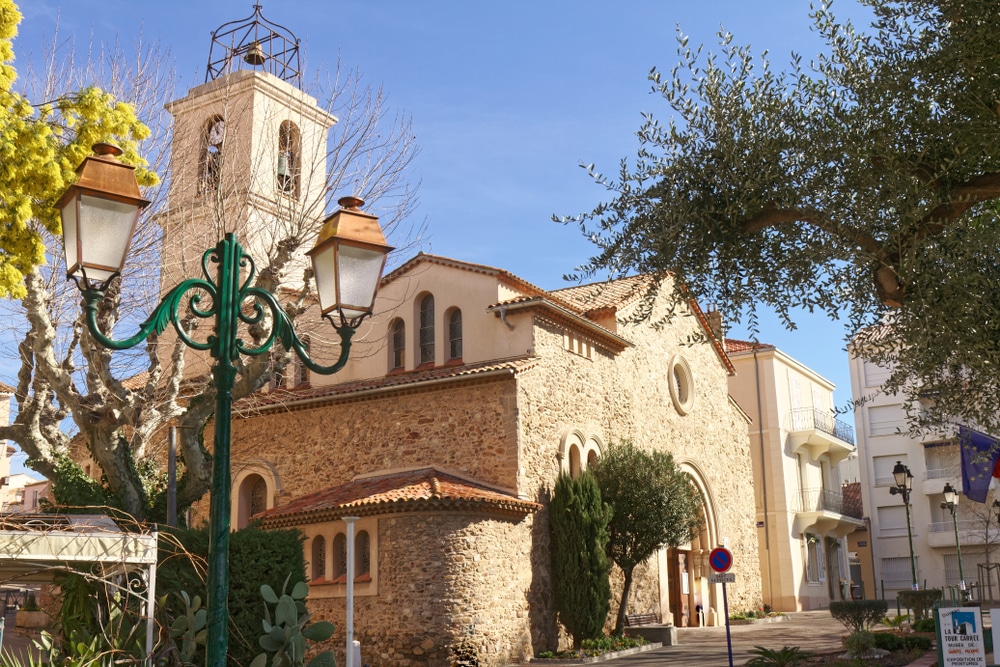 kerk sainte maxime shutterstock 1121863853, Sainte-Maxime