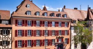 Hotel Le Colombier buitenkant hotel, kerstmarkt in Straatsburg