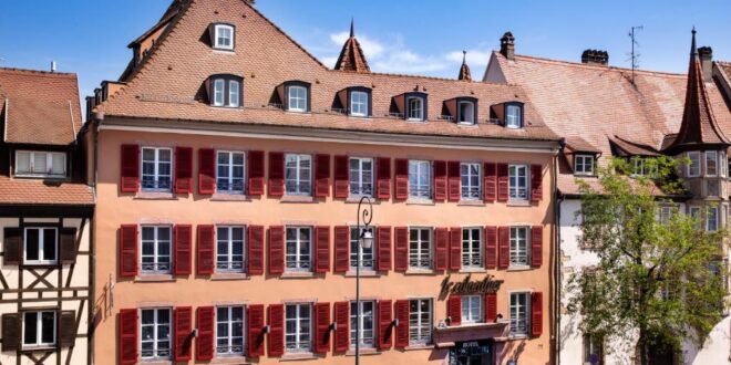 Hotel Le Colombier buitenkant hotel, kerstmarkt in Straatsburg