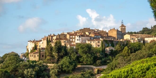 Ramatuelle Shutterstock 2274135855, Vakantiehuizen in Normandië aan zee