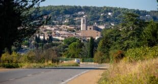 lorgues dorp provence shutterstock 2435839803, glamping Provence