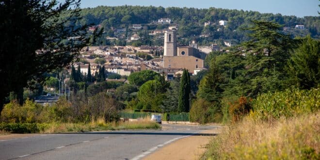 lorgues dorp provence shutterstock 2435839803, Lorgues