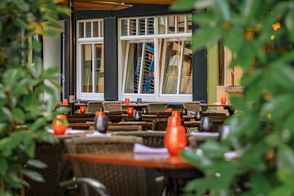 Alsatian winstub restaurant in Straatsburg Elzas shutterstock 2501150173, kerstmarkt in Straatsburg