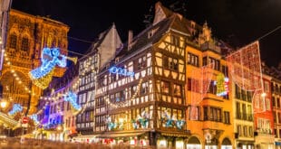 kerstmarkt straatsburg met kathedraal elzas shutterstock 355233524, tiny house Frankrijk