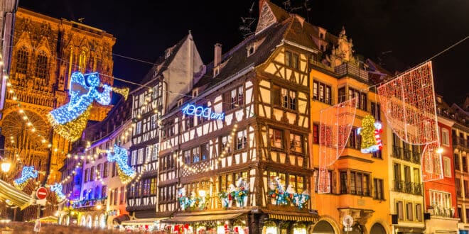 kerstmarkt straatsburg met kathedraal elzas shutterstock 355233524, Vakantiehuizen in Normandië aan zee