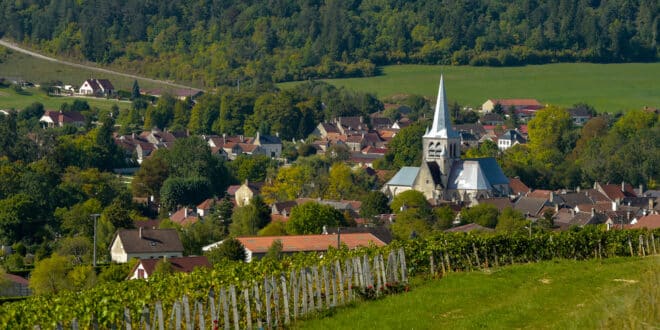 Les Riceys Cote des Bars Champagenstreek shutterstock 425728789, vakantiehuizen in Bretagne aan zee