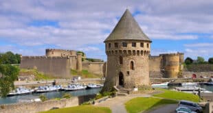 Tanguy toren in Brest Shutterstock 689315494, tiny house Bretagne