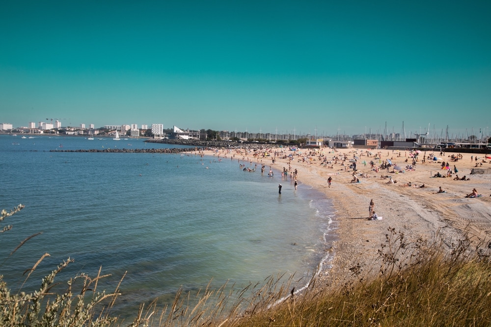 Plage des Minimes la rochelle charente maritime shutterstock 2358235581, la rochelle